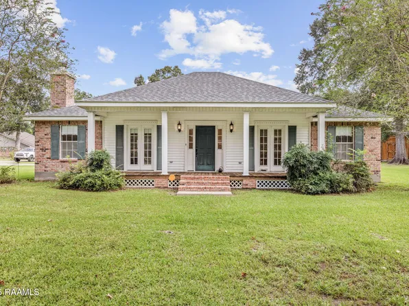 311 Live Oak Ln, New Iberia, LA 70563