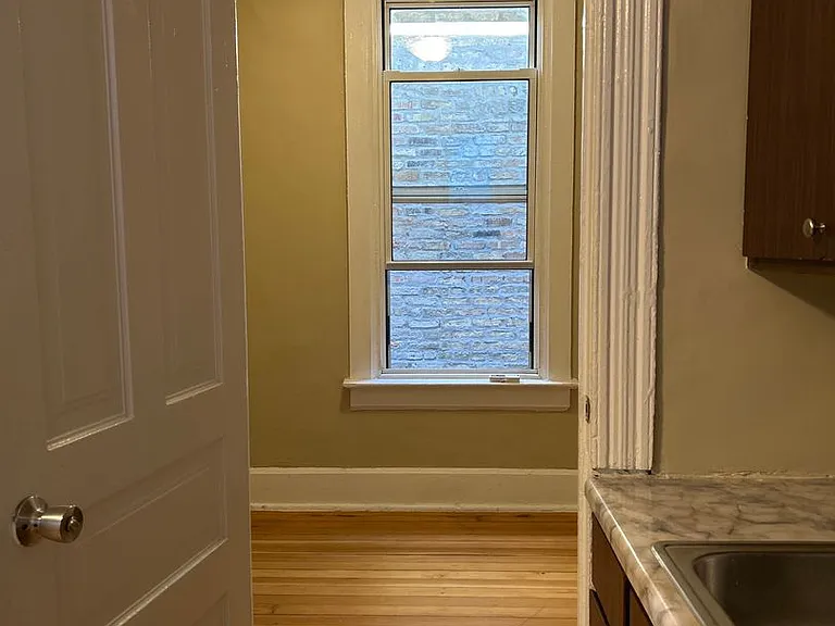 862 N Hermitage Ave #1R — Photo 9