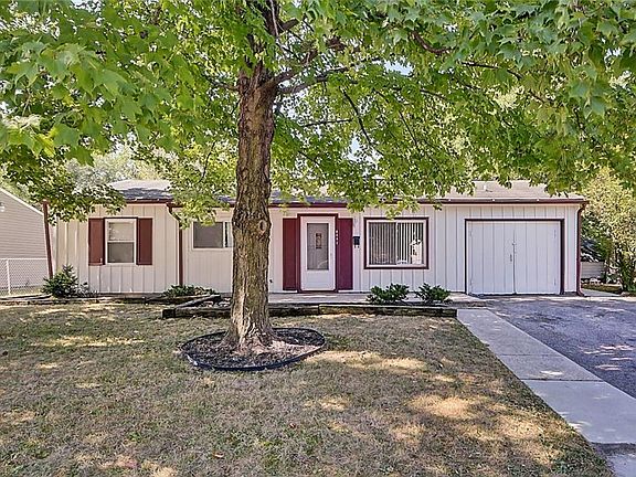 2nd image of 8437 N Georgiana Ln