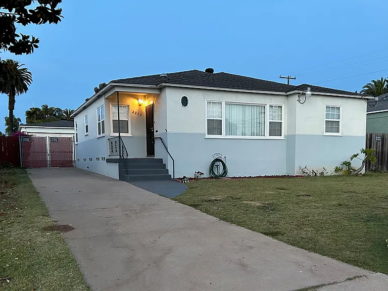 2235 N Ave — Photo 22