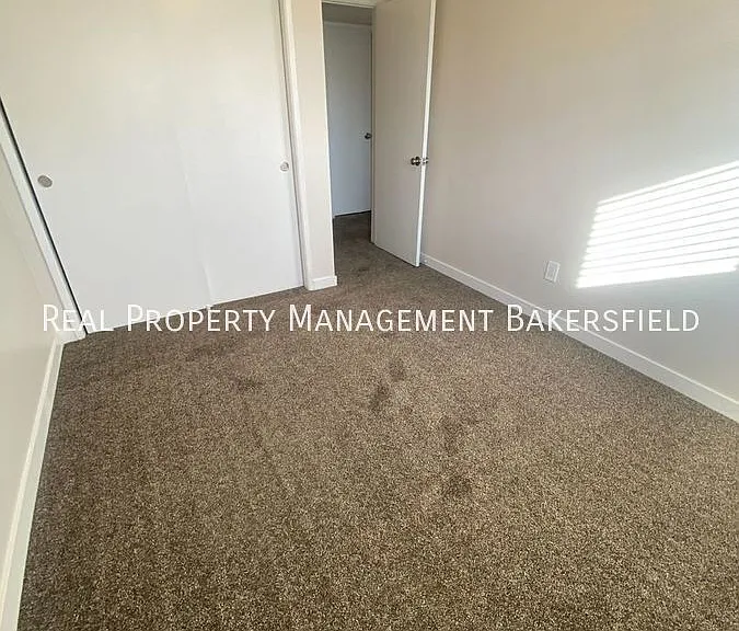 2401 Olive St — Photo 14