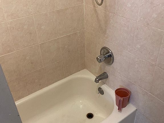 5th image of 1048 Underhill Ave Floor 1