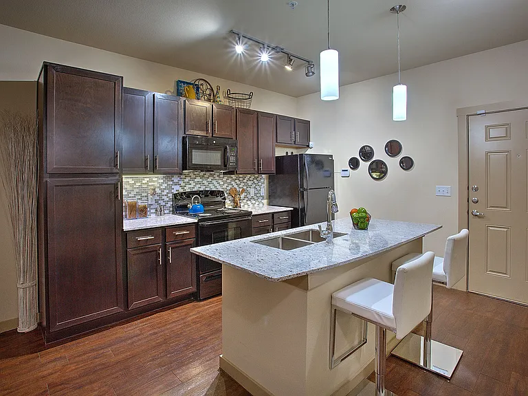 4000 Hulen Apartments — Photo 12