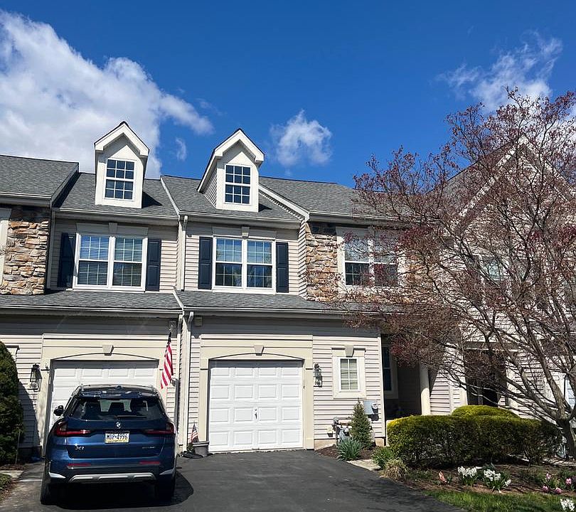 1st image of 304 Julian Dr E