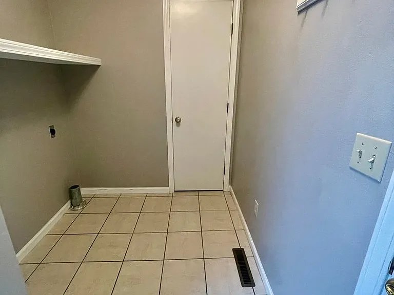 616 E Barbara Ct — Photo 11