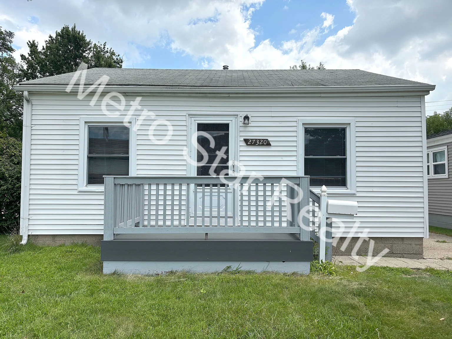 27320 Hampden St photo 1