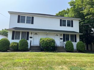 30 Davis St #B, Easthampton, MA 01027