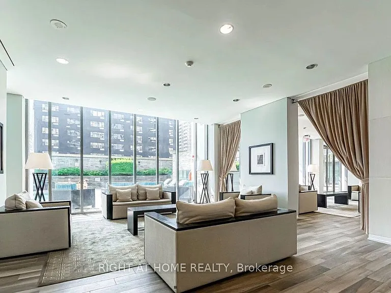33 Charles St E #2903 — Photo 31