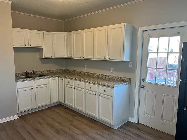 106 Gordon Ave — Photo 4