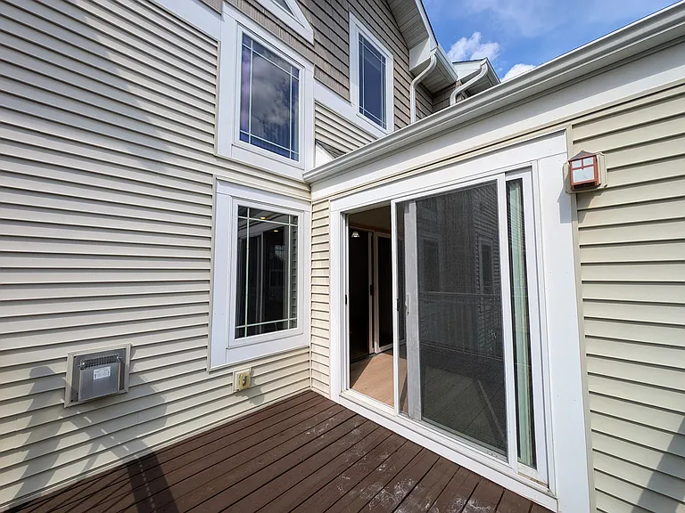 594 Sutherland Dr — Photo 28