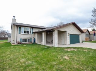 1616 Portland Dr, Bismarck, ND 58504