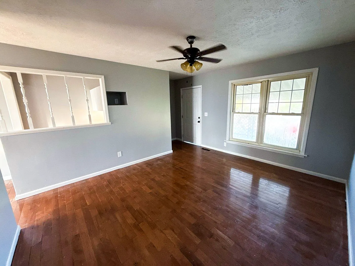 Spacious 4 Bedroom and 2 Bath Home Just Beside Hamilton Township! — Photo 2