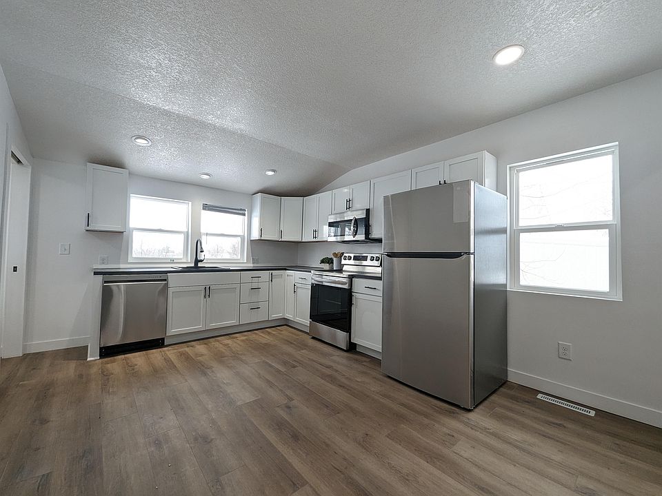 607 1st St, Lynnville, IA 50153 Zillow