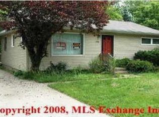 1940 Oak Cliff Dr NE, Grand Rapids, MI 49525