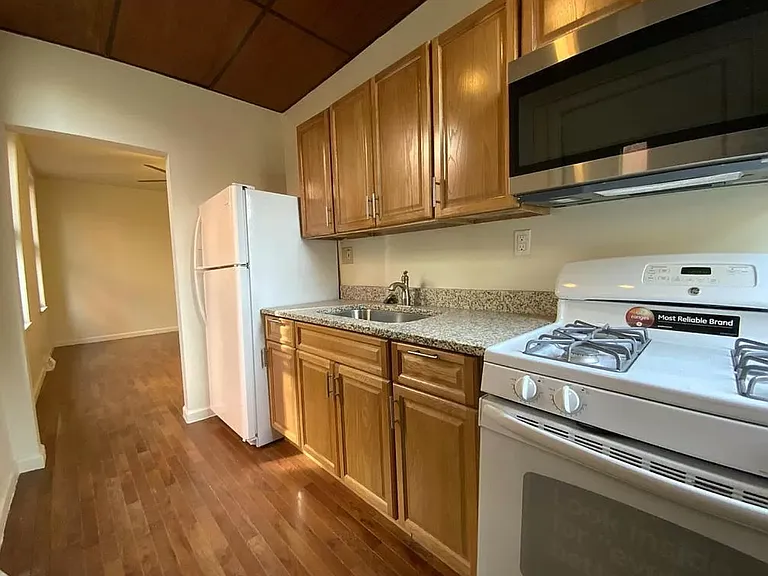 214 W North Ave #2 — Photo 3