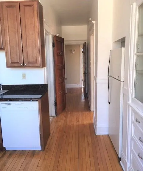 2208 W Berteau Ave #3 — Photo 9