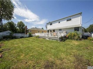 109 Miller Rd, Hicksville, NY 11801