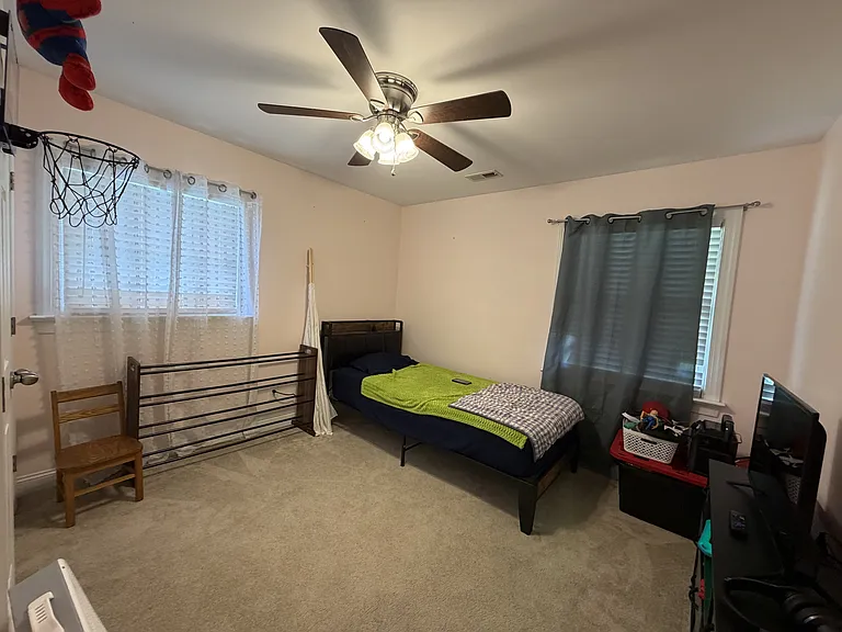 3710 Robinson St — Photo 18