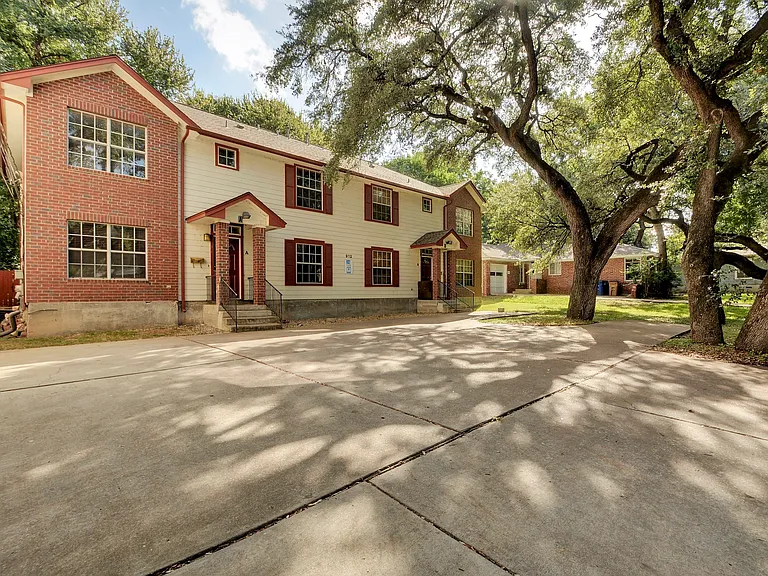 912 Keith Ln #B — Photo 1