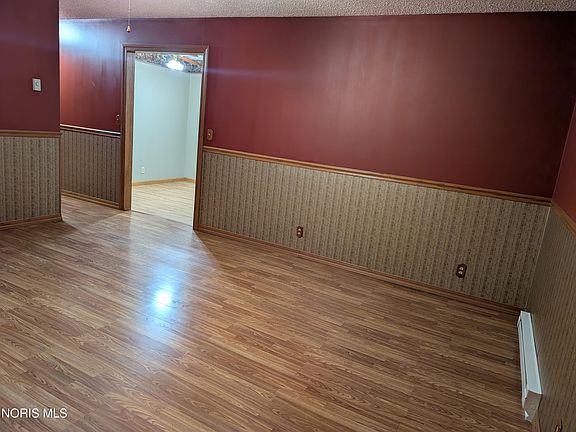 2nd image of 206 Pine Tree Dr
