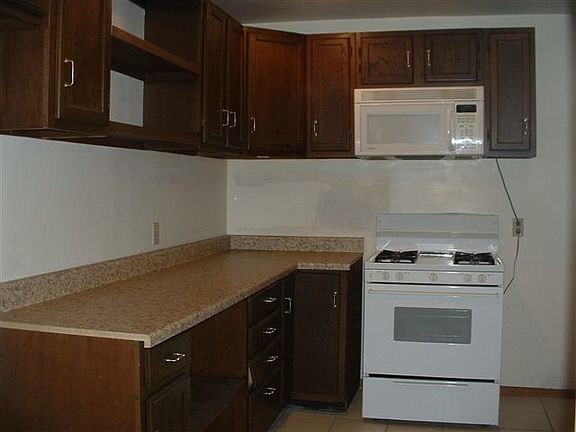 3rd image of 208 W Ross Ave