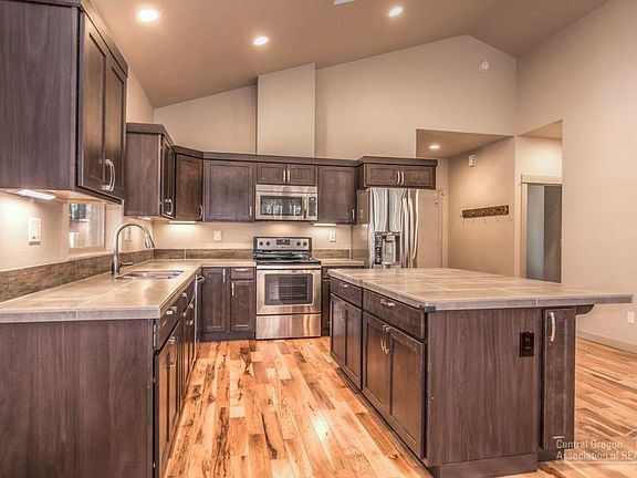 4th image of 60291 Tumalo Cir