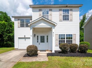 704 Raindrops Rd, Gastonia, NC 28054