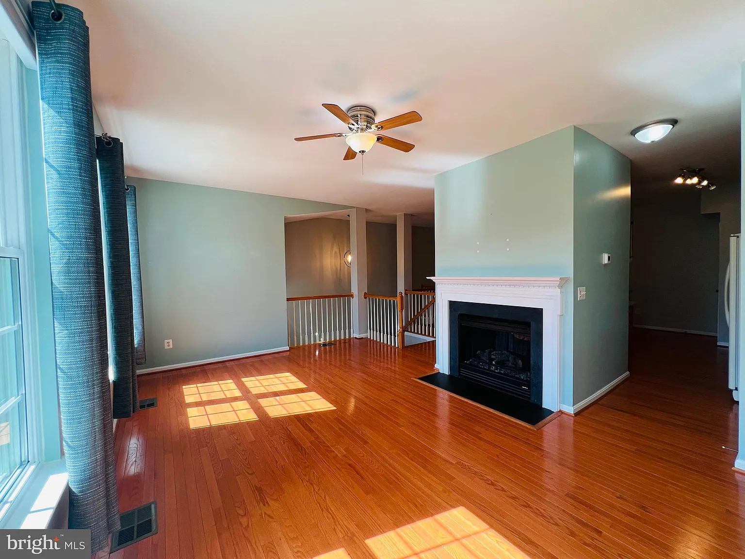 3 bed, 3.5 bath, 1876 sqft, $2,999 — Photo 3