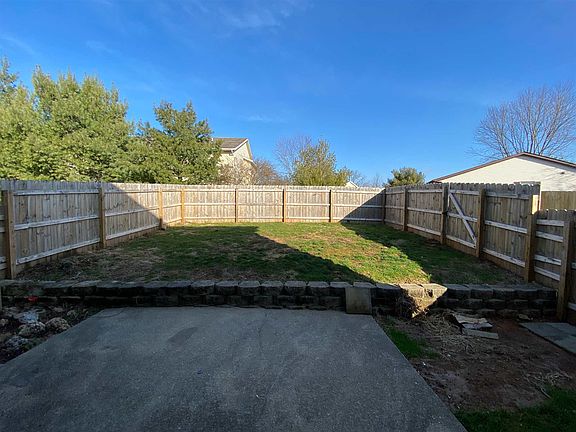 3rd image of 165 E Willow Ct
