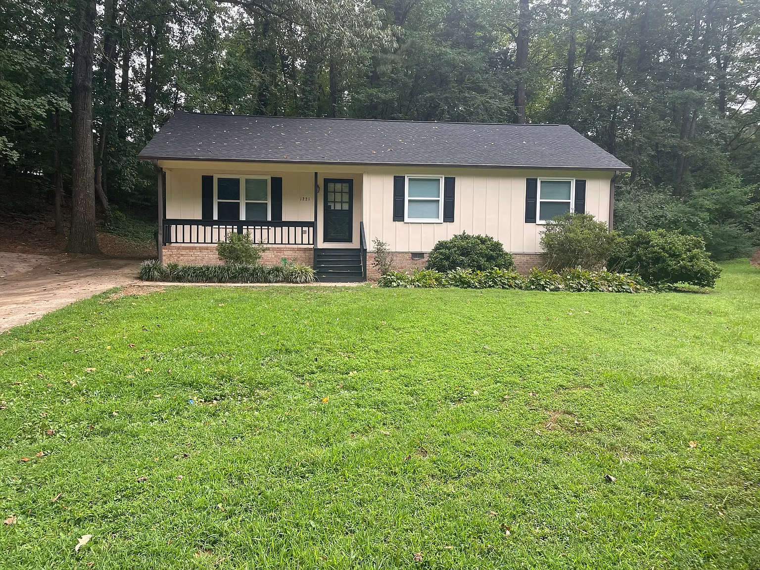 1221 Roundtree Ct — Photo 1