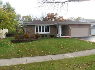 340 Chippewa Ln, West Chicago, IL