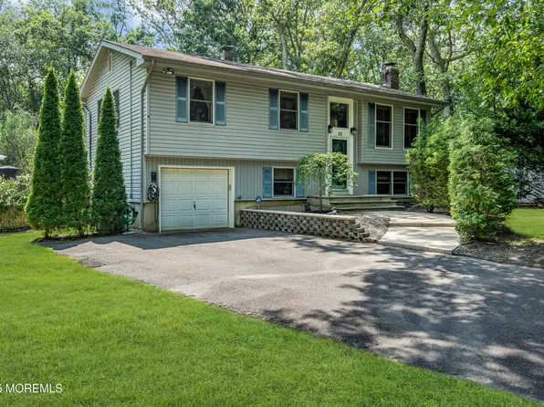 32 Walter Drive, Jackson, NJ 08527