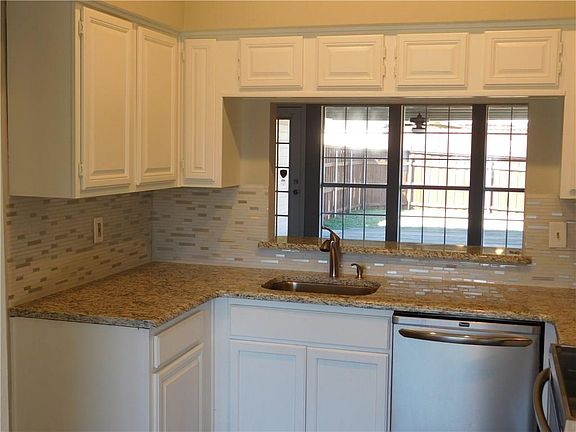 4th image of 1400 Dudley Dr