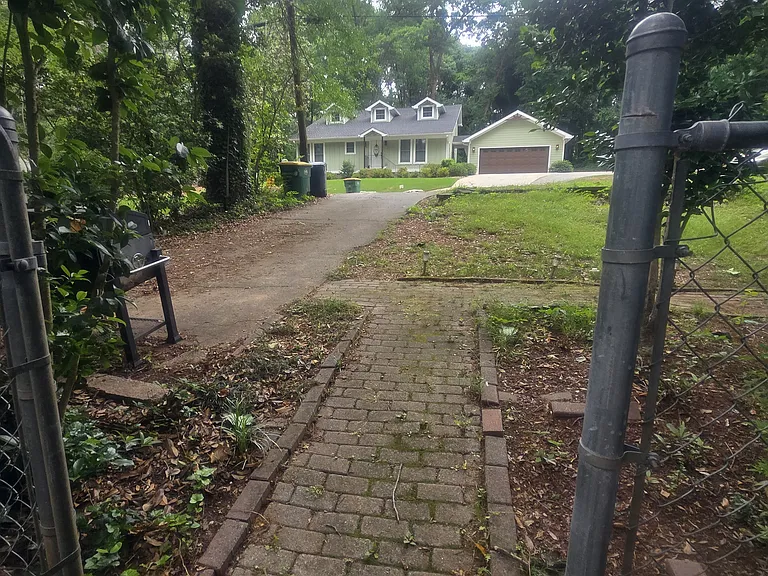 240 Habersham Dr — Photo 8