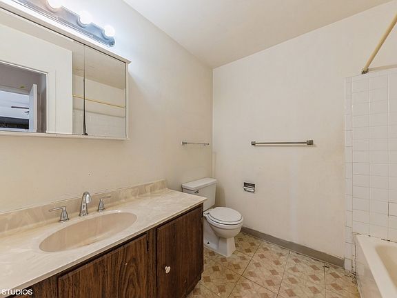 5th image of 5450 Astor Ln Unit 315