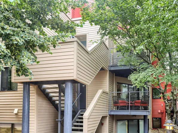 810 NW Naito Pkwy APT F9, Portland, OR 97209