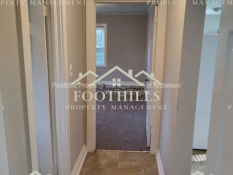 1302 Robbins Dr — Photo 10
