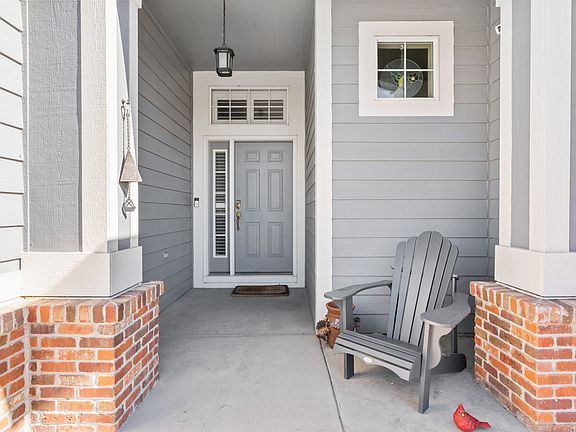 2nd image of 172 Mesa St