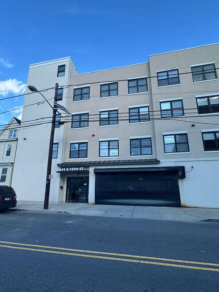 2 bed, $2,209 — Photo 1