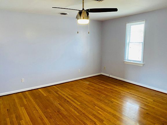 3rd image of 5300 W Franklin St