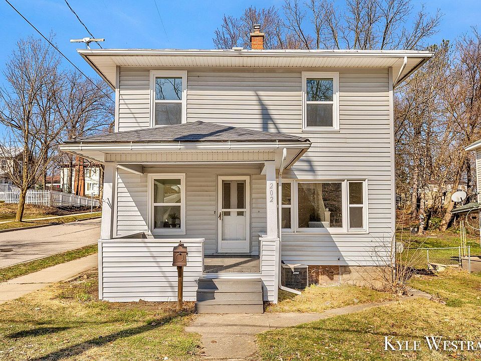 1st image of 202 E Lincoln Ave