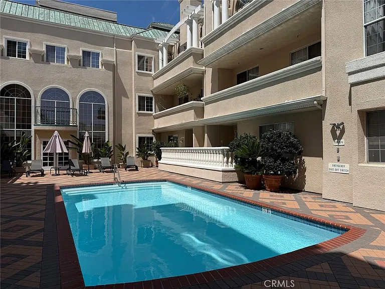 930 N Doheny Dr #303 — Photo 20