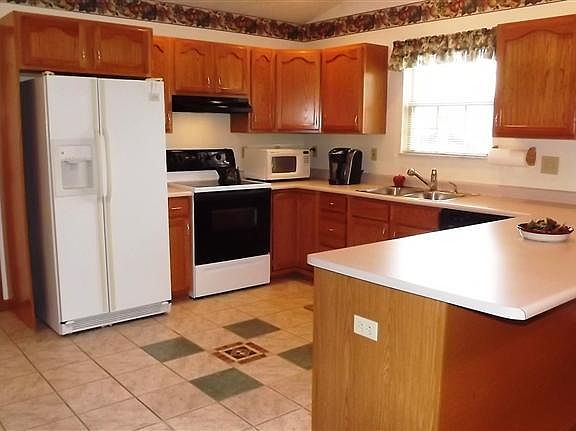 5th image of 22952 Redwood Dr
