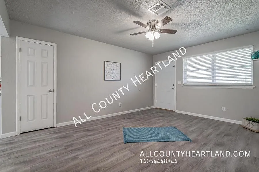 Beautiful 3-Bedroom Home with Modern Updates & Convenient Moore Location! — Photo 3