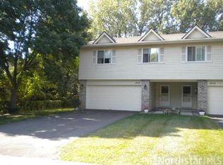 1284 Edgehill Ct E, Maplewood, MN 55109