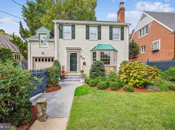8904 Colesville Rd, Silver Spring, MD 20910