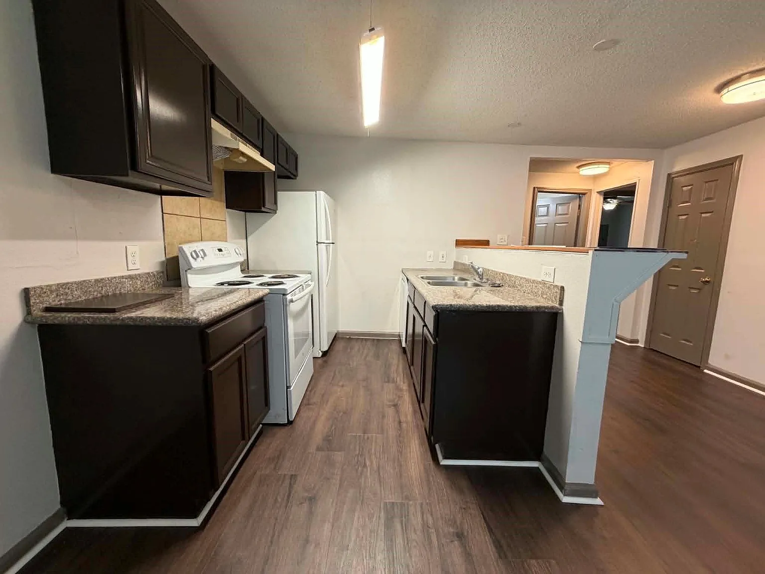 2 bed, 2.0 bath, 900 sqft, $1,295 — Photo 1
