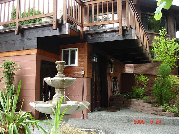 Back spa/sauna house and deck
