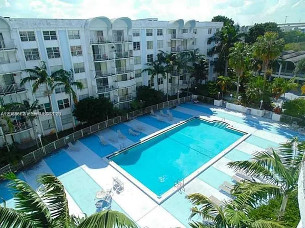 486 NW 165th St, Miami Gardens, FL