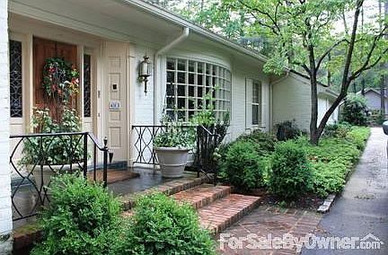 1st image of 403 Lakeway Dr